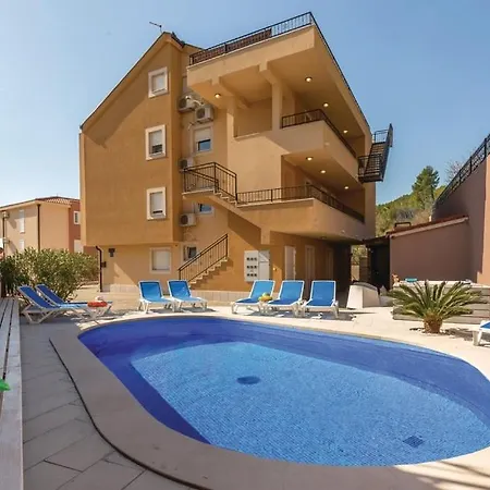Andela 5 * Makarska