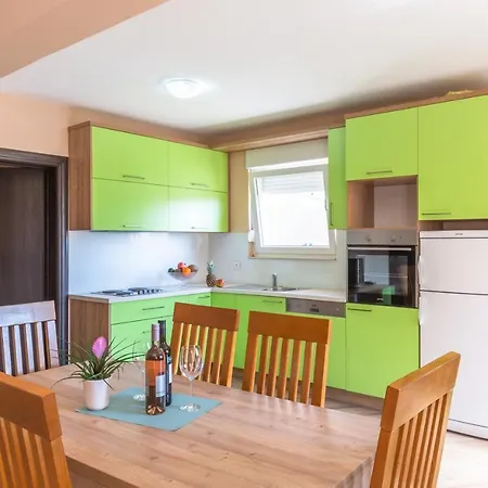 Andela 5 Makarska