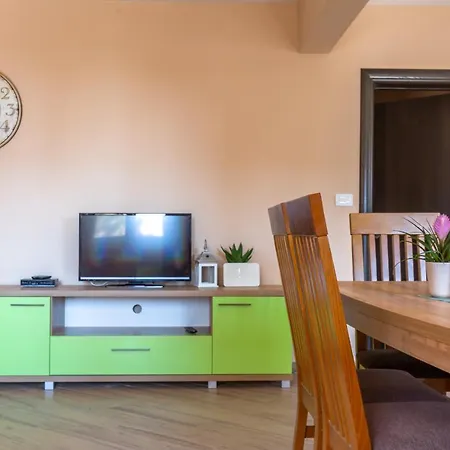 Apartment Andela 5 *